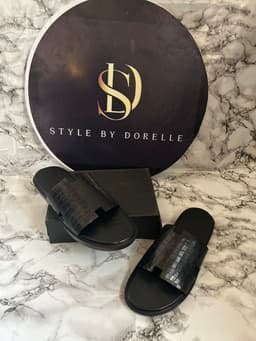 Dorelle croc luxe slides