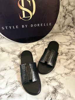 Dorelle croc luxe slides